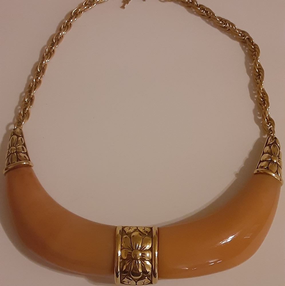 Vintage Crown Trifari Butterscotch Lucite Necklace